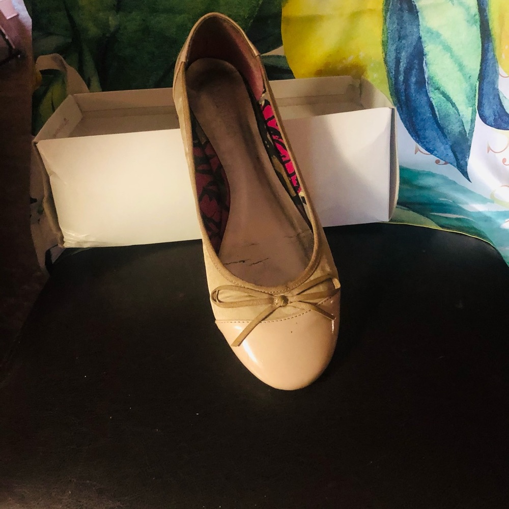 Nine and co taupe flats